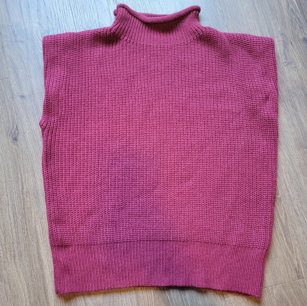 Women's Sweater Vest - Red/Burgundy - XS
